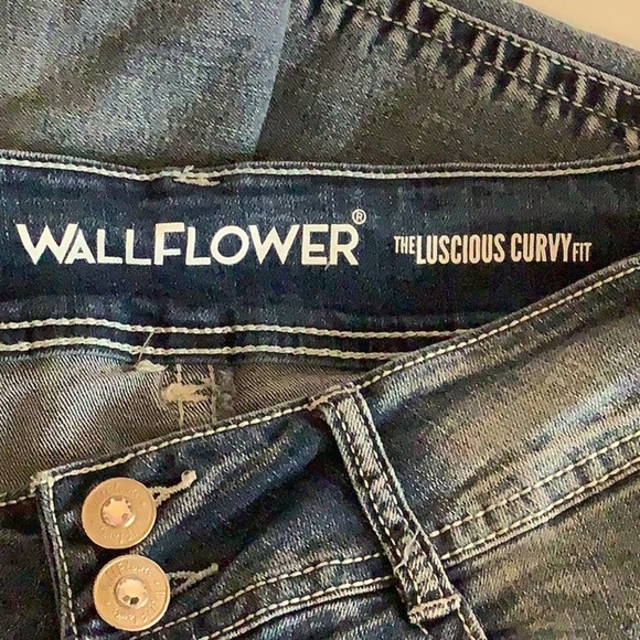 Wallflower The Luscious Curvy Fit Blue Boot Cut Jeans Size 9 Preloved - Picture 5 of 6